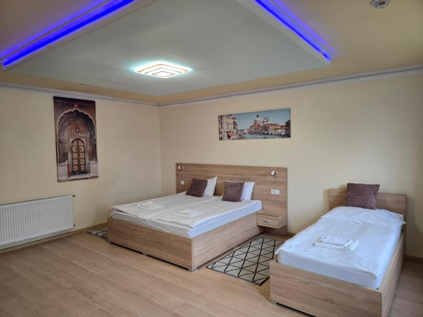 Hotel Bibic Es Tueskevar Etterem Es Horgaszto Nyiregyhaza Exterior photo